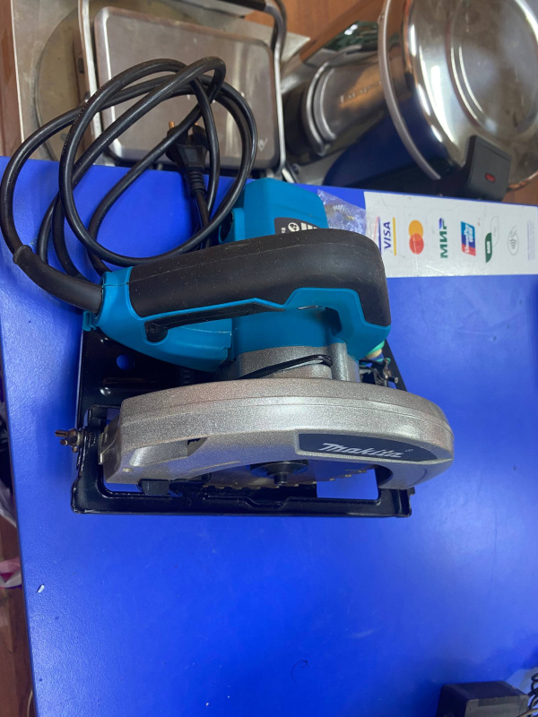 Торцовочная пила Makita HS7000