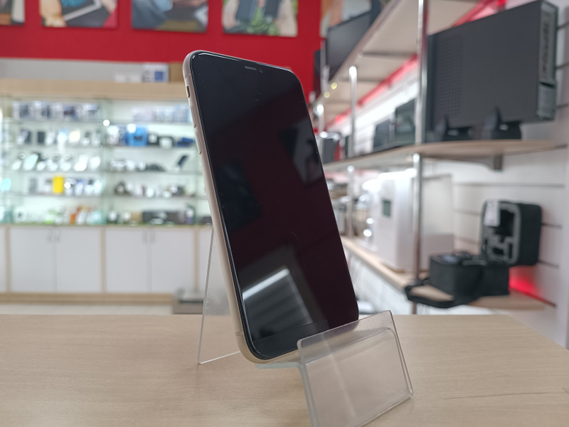 Мобильный телефон Apple iPhone 11