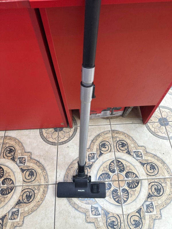 Пылесос Philips 1800