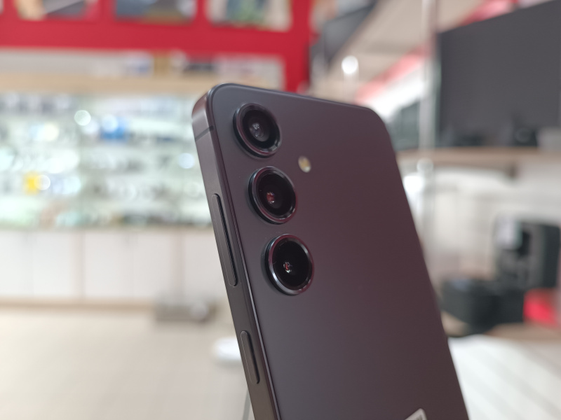 Мобильный телефон Samsung Galaxy S24